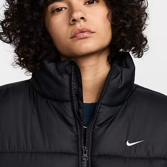 Nike women's therma fit loose puffer vest. size small. black. - Picture 2 of 7